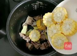 玉米萝卜排骨汤的做法图解6