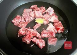 板栗排骨煲的做法图解3