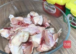 莲藕酱炖鸡腿肉的做法图解2