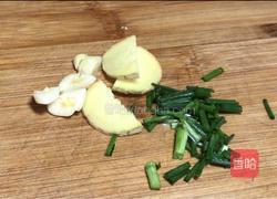 平菇豆腐清炖鱼汤的做法图解5