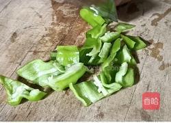 胡萝卜炒香肠的做法图解3