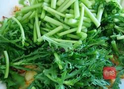 鸡蛋酱茼蒿的做法图解4