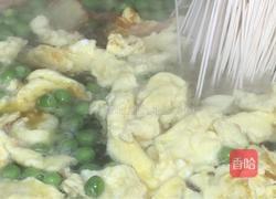豌豆鸡蛋汤面的做法图解8