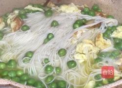 豌豆鸡蛋汤面的做法图解9