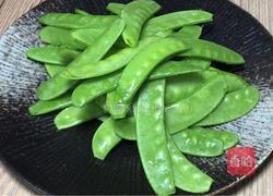 椒麻荷兰豆炒藕片的做法图解1