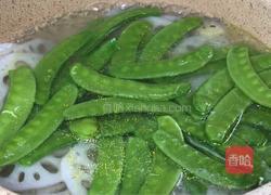 椒麻荷兰豆炒藕片的做法图解5