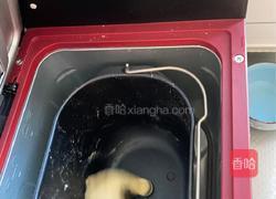 自制肥牛卷香肠披萨的做法图解2