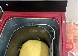 自制肥牛卷香肠披萨的做法图解4