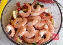 酸辣柠檬虾的做法图解5