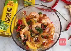 Illustration of how to make spicy and sour lemon shrimp 6