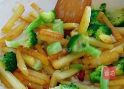 西兰花土豆条的做法图解5