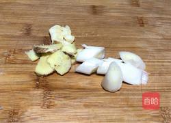 猪肉炖莲藕的做法图解3