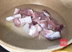 猪肉炖莲藕的做法图解4