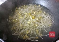 莴笋炒黄豆芽的做法图解5
