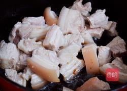 红烧肉炖鹌鹑蛋的做法图解4