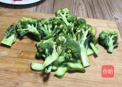 蚝油枸杞西兰花的做法图解1