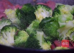 香肠炒西蓝花的做法图解9