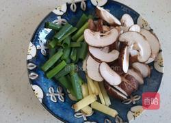 香菇蒸滑鸡的做法图解2