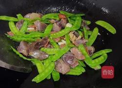 荷兰豆炒腊肠的做法图解8