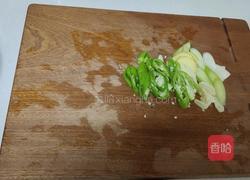 豆角焖卷子的做法图解2