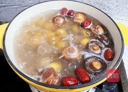 排骨板栗汤的做法图解7