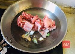 排骨炖酸菜的做法图解3