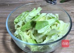 胡萝卜包菜炒鸡蛋的做法图解1