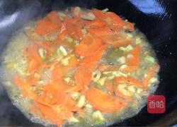 胡萝卜包菜炒鸡蛋的做法图解7