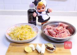 酸菜炖排骨的做法图解1