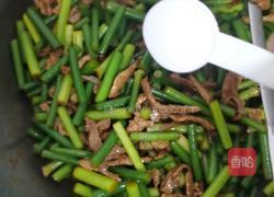 家常蒜苔炒肉的做法图解10