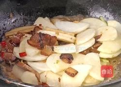 酱油肉炒萝卜片的做法图解7