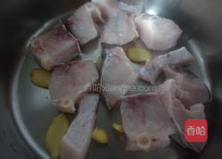 崇明绿皮茄子炖鱼的做法图解3