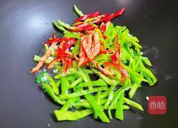 尖椒炒腊肠的做法图解6