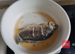 鲫鱼豆腐菌菇汤的做法图解4