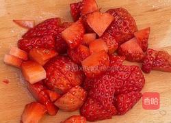 草莓奶咖的做法图解1