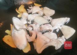 墨鱼莲子煲鸡汤的做法图解8