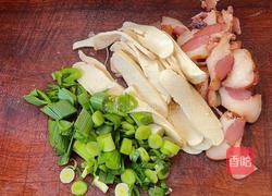 豆干炒腊肉的做法图解2