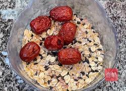 红枣桂圆腊八粥的做法图解3