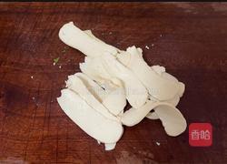 年糕炒腊肉的做法图解1