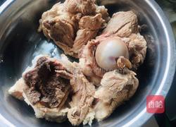 玉米胡萝卜大骨汤的做法图解3