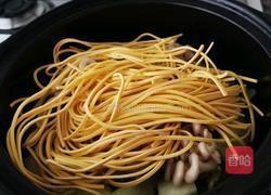 红烧牛肉豆角焖面的做法图解3