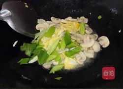 鸡蛋炒口蘑的做法图解7