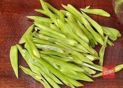 牛肉炒豆角的做法图解1