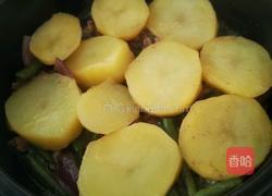 土豆豆角海带牛肉焖面的做法图解3