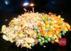 豌豆玉米五彩炒饭的做法图解5