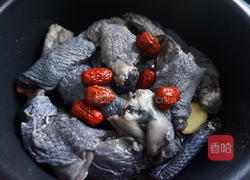 不加一滴水的椰子乌鸡汤的做法图解5