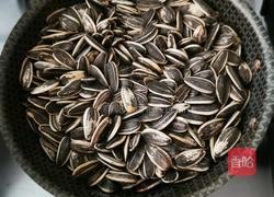 自备零食 干炒葵花籽的做法图解4