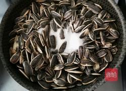 自备零食 干炒葵花籽的做法图解5