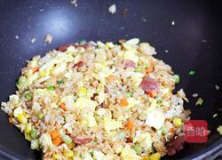 腊肠鸡蛋炒饭的做法图解12