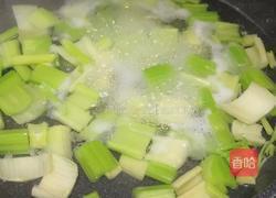 鱿鱼炒西芹的做法图解4